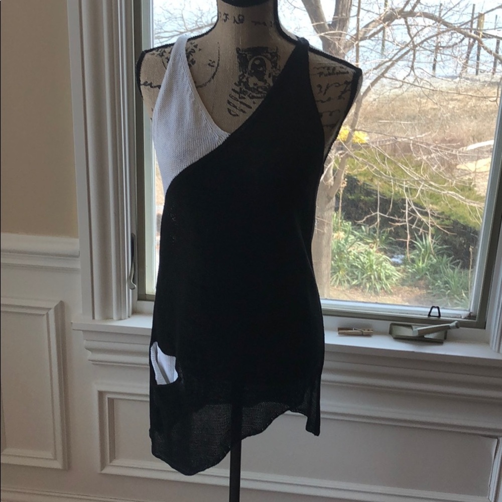 Sleeveless sweater never worn